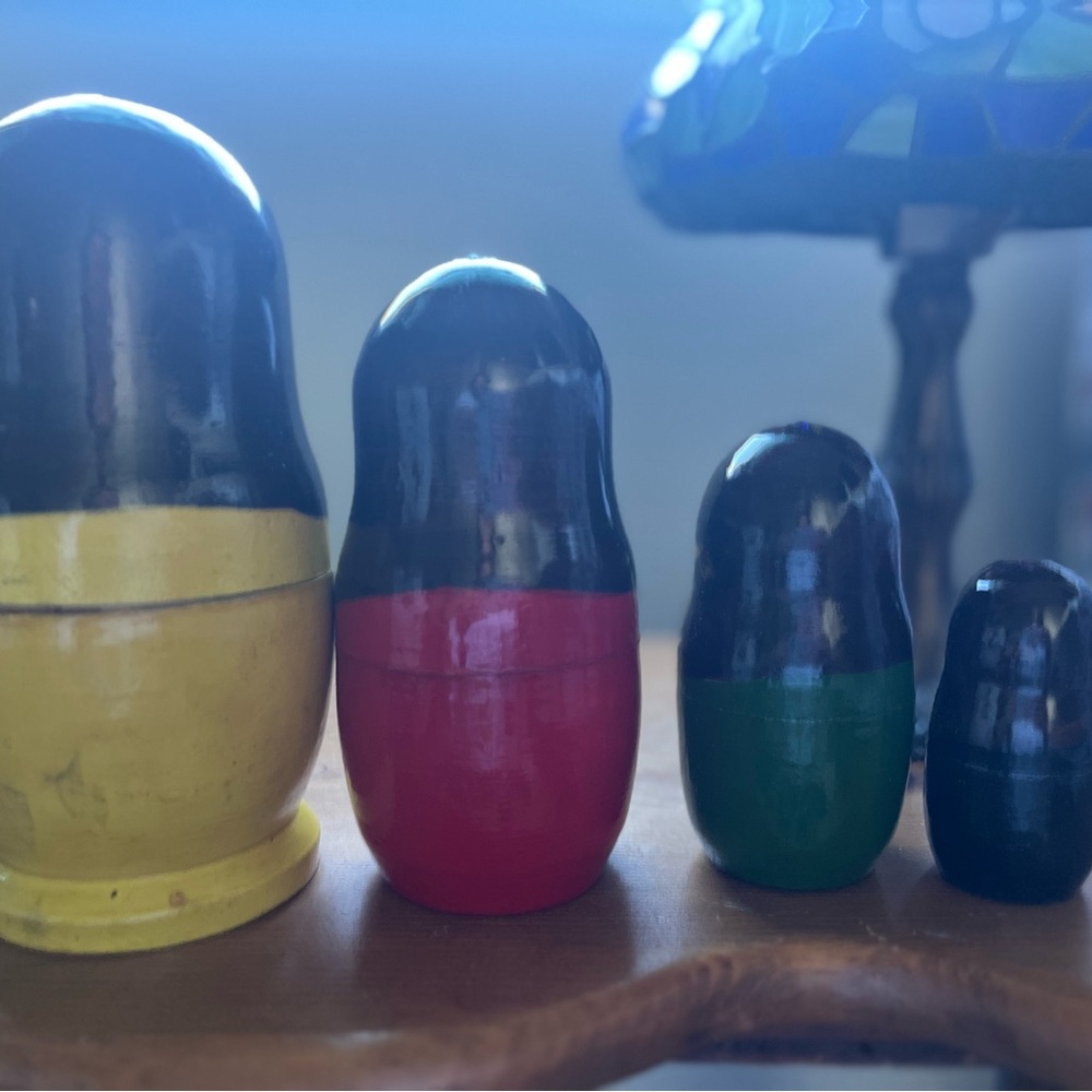 The Beatles Nesting Dolls - Yellow, Red, Green, Black - Picture 6 of 8